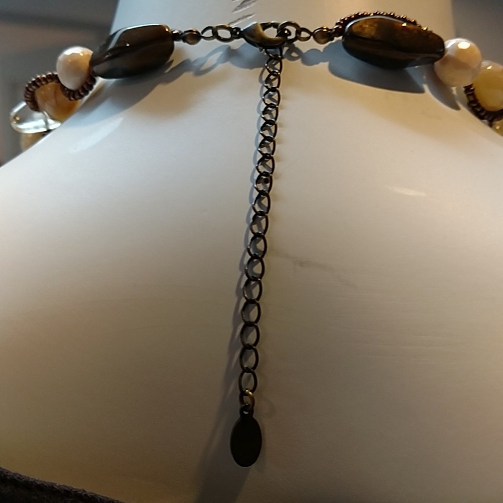 Glass stone Necklace - Picture 2 of 3